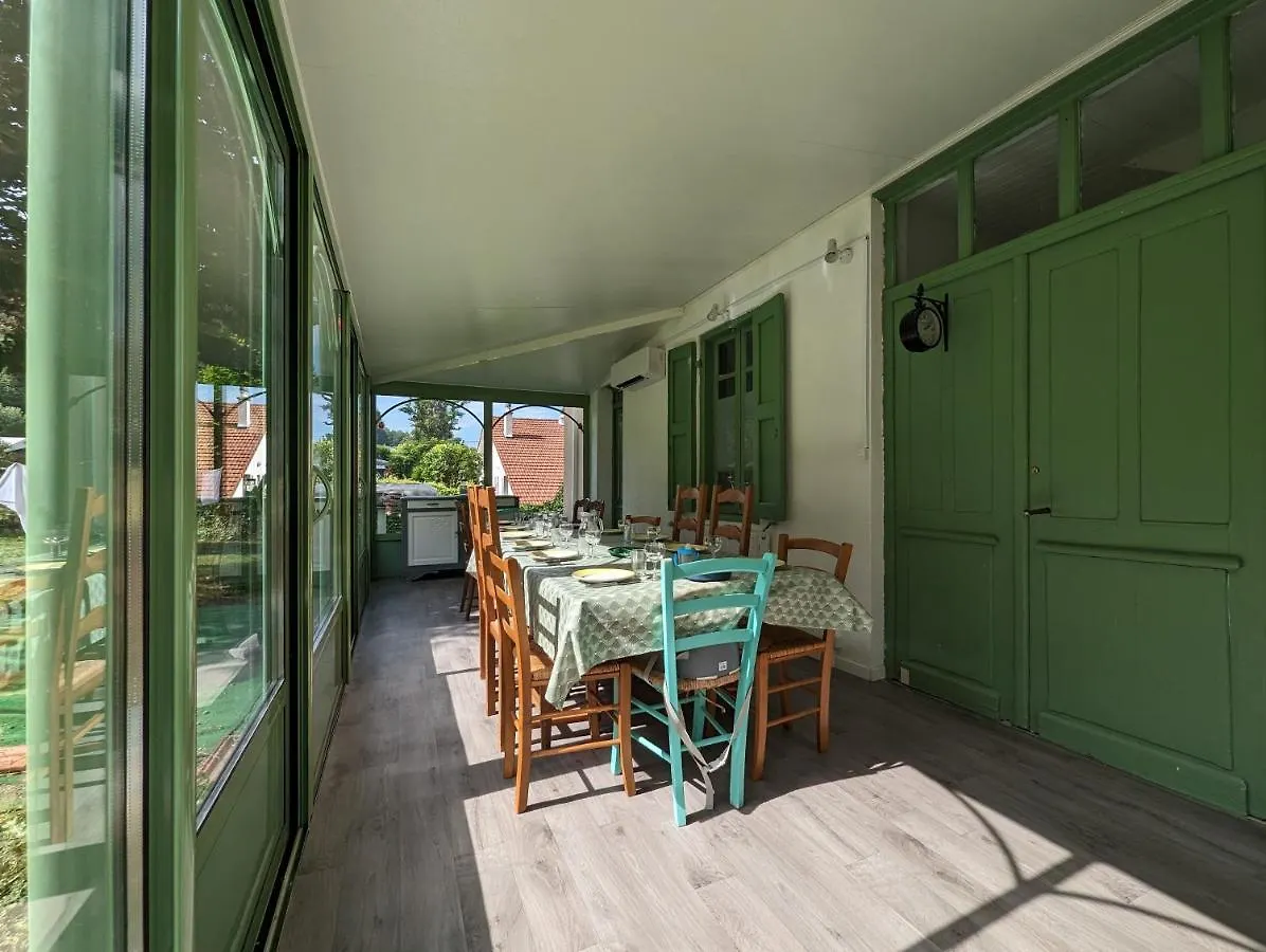 Maison Des Annees 30 - Vic-Sur-Cere - 14 Personnes France