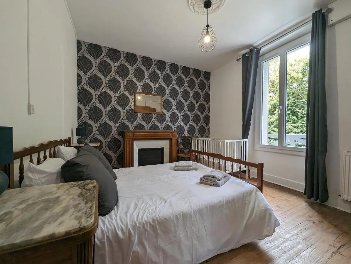 Maison Des Annees 30 - Vic-Sur-Cere - 14 Personnes Holiday home